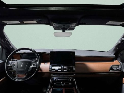 Used 2022 Lincoln Navigator Reserve image 11