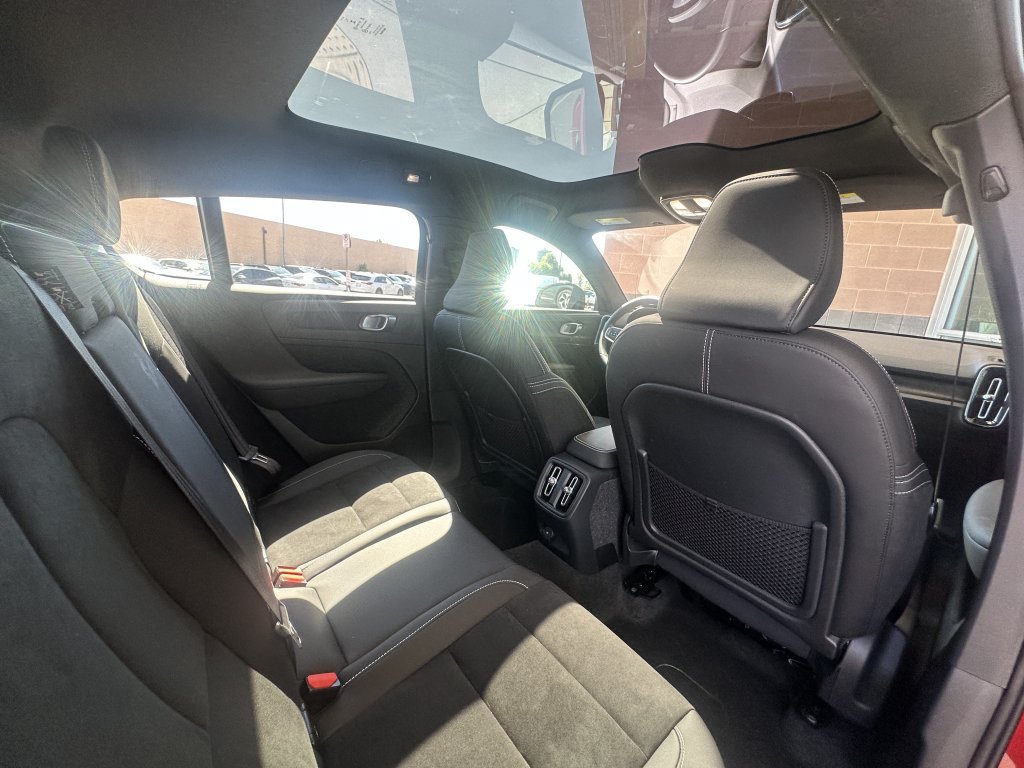 Used 2023 Volvo C40 P8 Recharge Plus AWD/4WD image 39