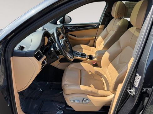 Used 2018 Porsche Macan AWD/4WD image 9