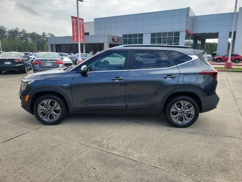 Used 2021 Kia Seltos EX image 2