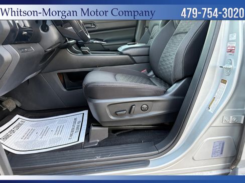 Used 2022 Nissan Pathfinder SV image 13