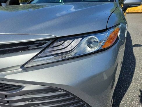 Used 2020 Toyota Camry XLE image 16