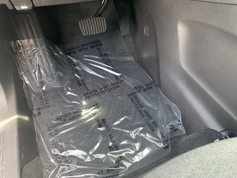 Used 2024 Chevrolet Equinox LT FWD image 19