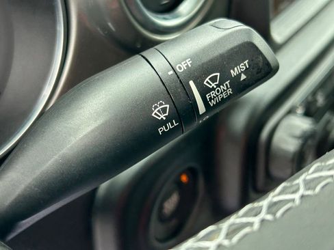 Used 2022 Jeep Wrangler Unlimited Sahara image 24