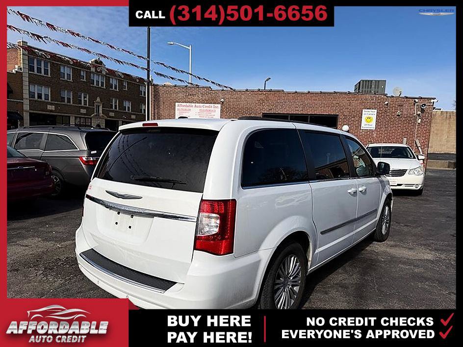 Used 2015 Chrysler Town & Country Touring-L FWD image 6