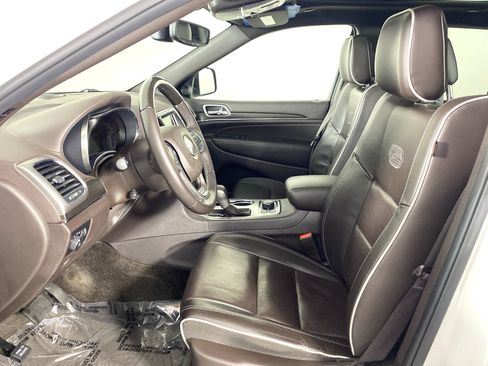 Used 2018 Jeep Grand Cherokee Overland AWD/4WD image 17