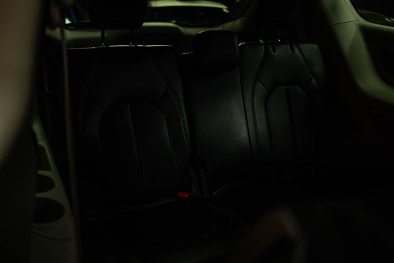 Used 2024 Chrysler Pacifica Limited FWD image 11