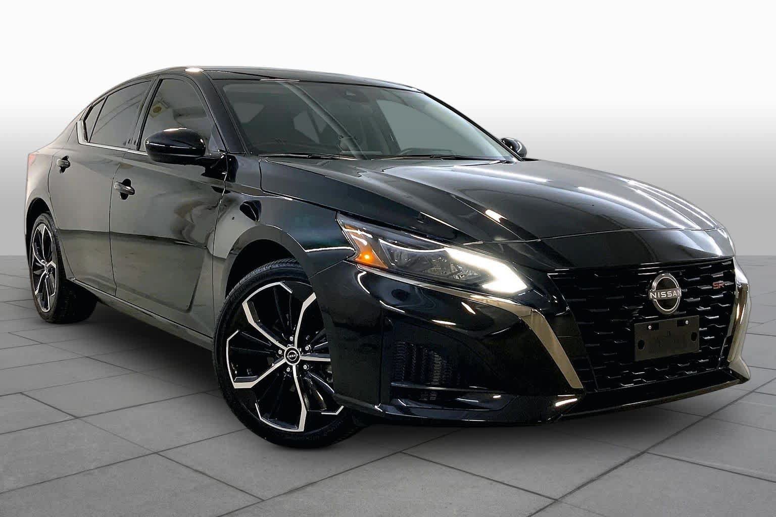 Used 2025 Nissan Altima 2.5 SR AWD/4WD image 2