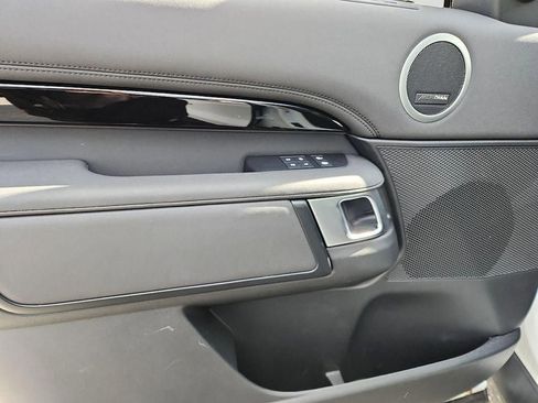 Used 2024 Land Rover Discovery S image 13