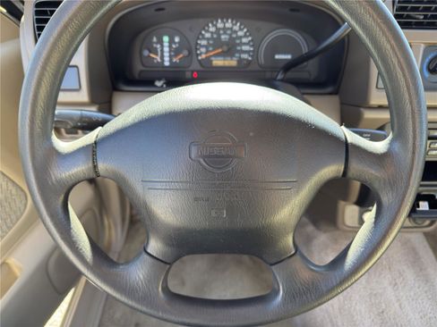 Used 1998 Nissan Frontier XE RWD image 18
