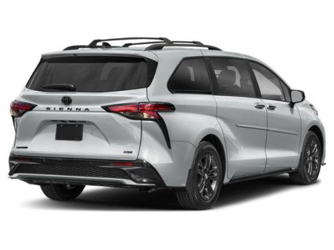 Used 2025 Toyota Sienna XSE FWD image 2