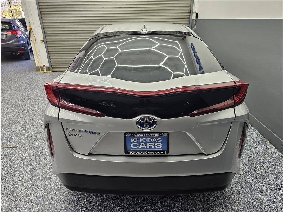 Used 2017 Toyota Prius Prime Premium FWD image 4