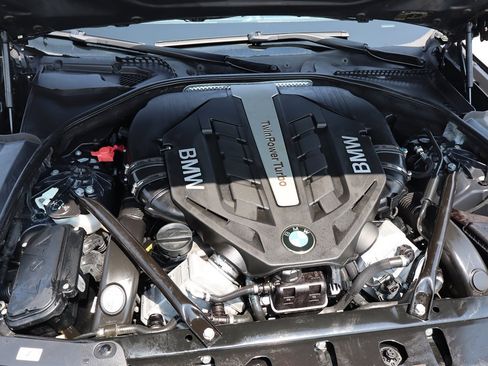 Used 2011 BMW 550i Sedan RWD image 32