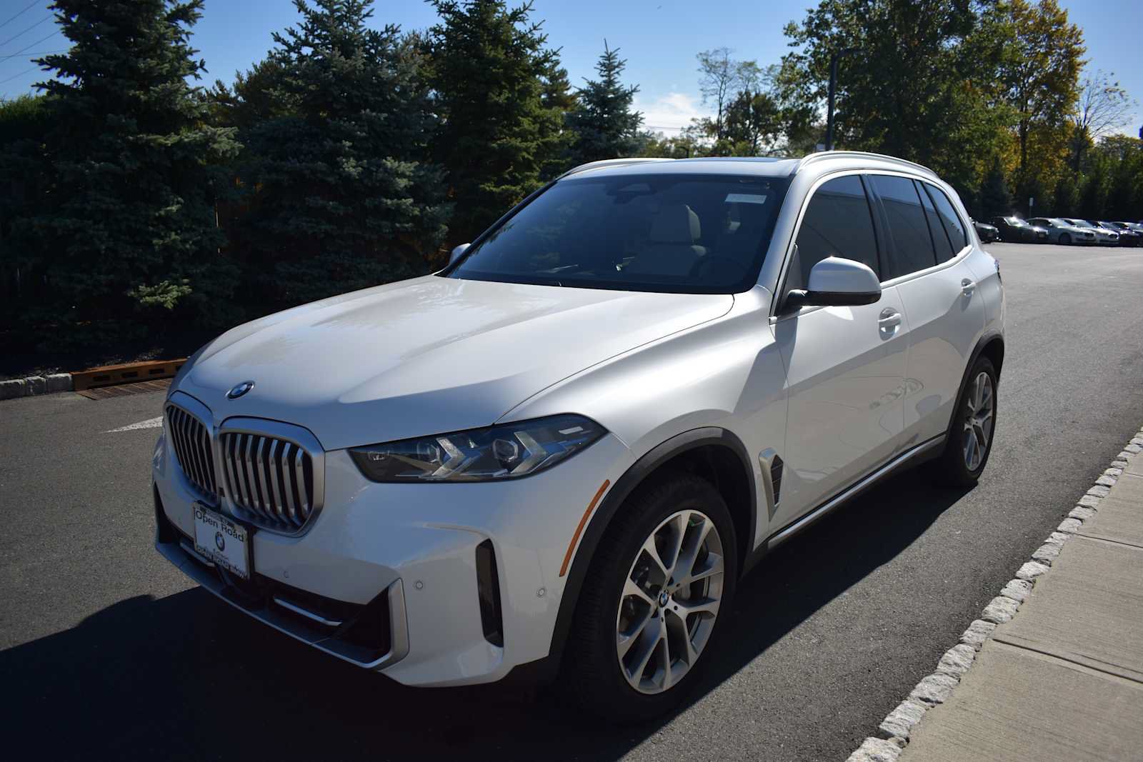 Used 2025 BMW X5 xDrive40i w/ Climate Comfort Package AWD/4WD image 3