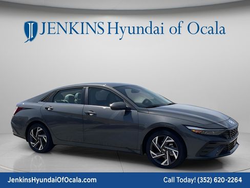 New 2026 Hyundai Elantra Limited FWD image 2