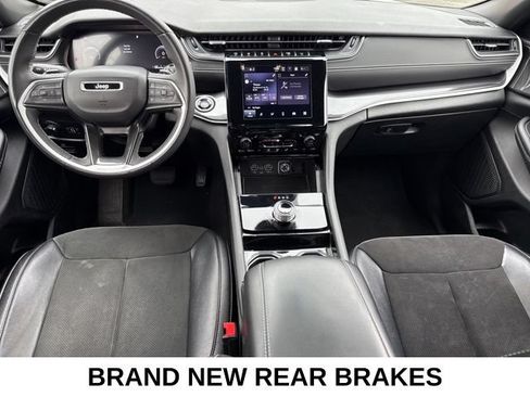 Used 2023 Jeep Grand Cherokee Altitude AWD/4WD image 4
