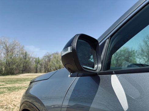 Used 2025 Chevrolet Traverse High Country image 9