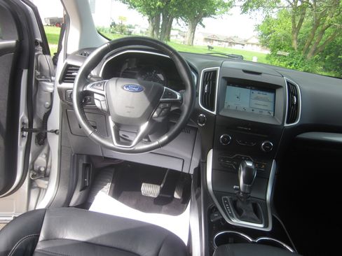 Used 2016 Ford Edge SEL w/ Equipment Group 201A AWD/4WD image 12