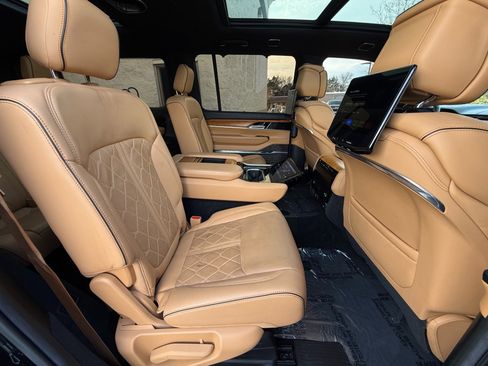 Used 2022 Jeep Grand Wagoneer Series III w/ Rear Seat Video Group 1 image 27