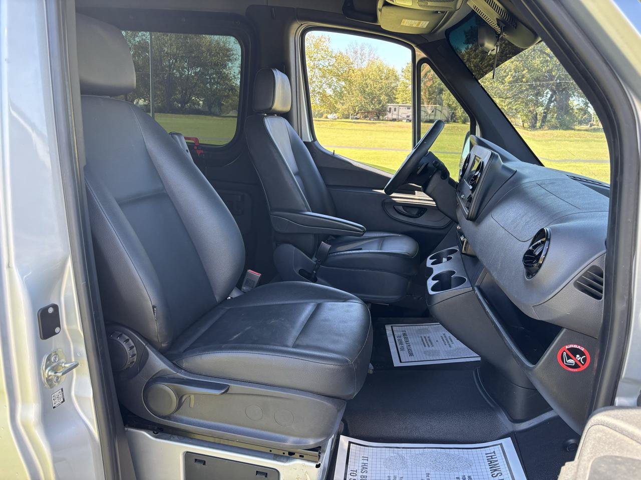 Used 2019 Mercedes-Benz Sprinter 2500 image 9