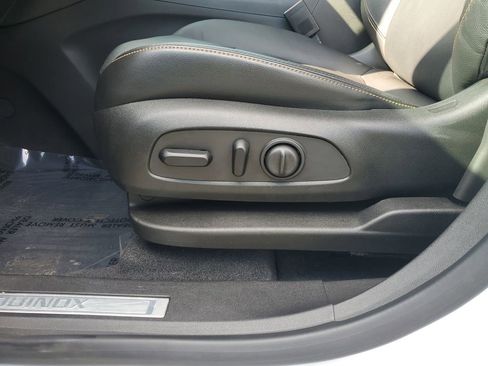 Used 2020 Chevrolet Equinox Premier image 21