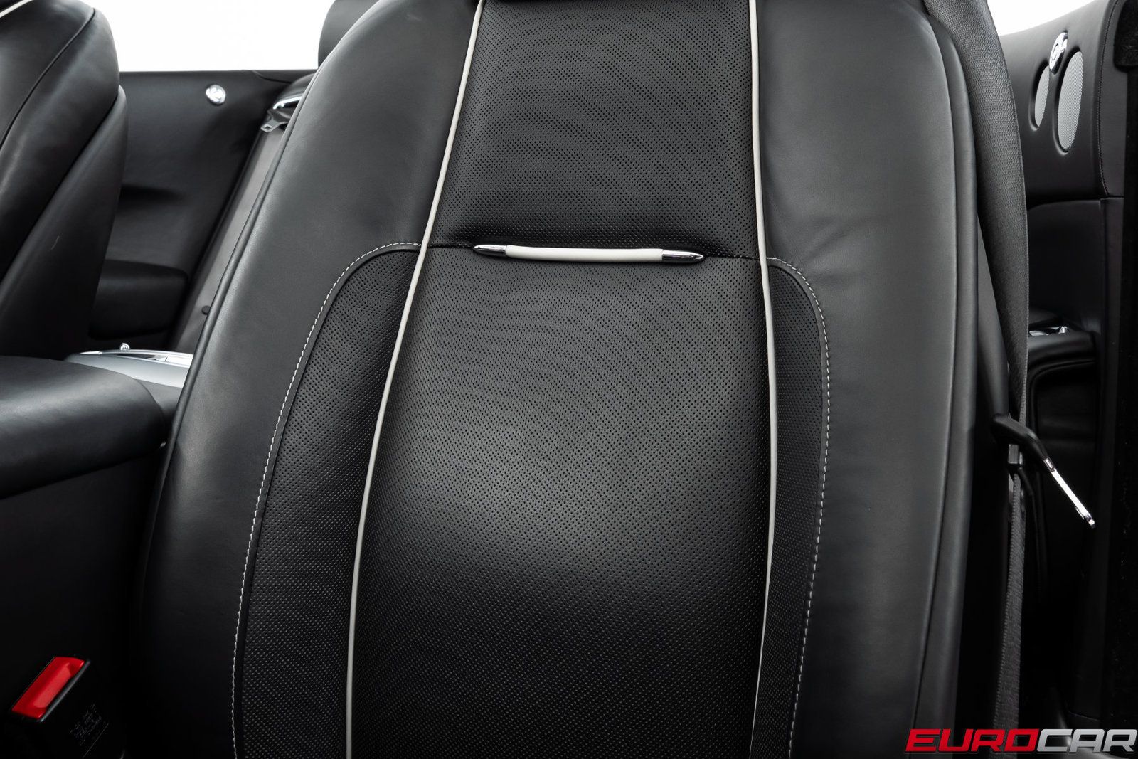 Used 2018 Rolls-Royce Dawn RWD image 43