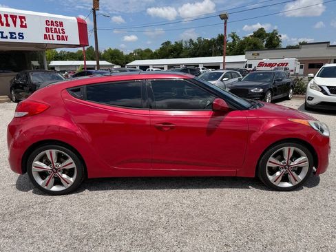 Used 2016 Hyundai Veloster w/ Option Group 02 FWD image 8
