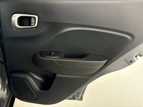 Used 2025 Hyundai Venue SEL FWD image 44
