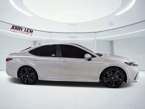 Used 2025 Toyota Camry XSE FWD image 2