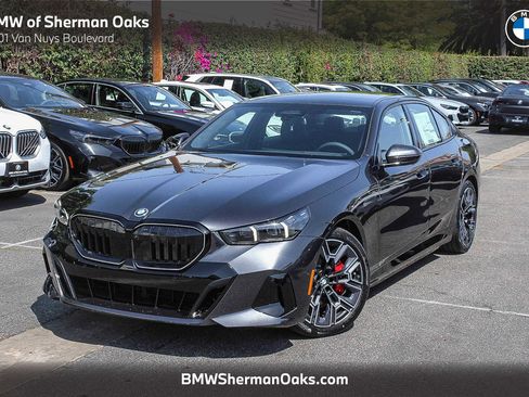 New 2026 BMW 550e xDrive image 1