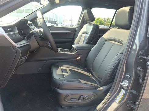 New 2025 Jeep Grand Cherokee Limited image 34