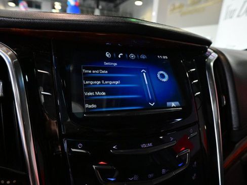 Used 2015 Cadillac Escalade Luxury AWD/4WD image 39