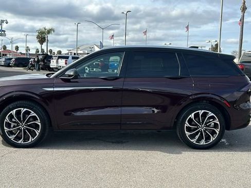 Used 2025 Lincoln Nautilus Reserve image 7