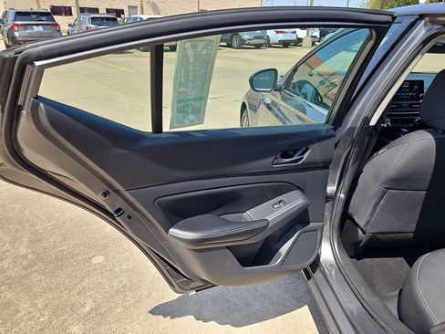 Used 2025 Nissan Altima 2.5 SV FWD image 27