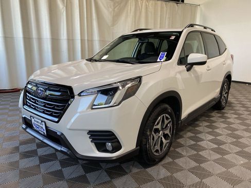 Used 2023 Subaru Forester Premium AWD/4WD image 5