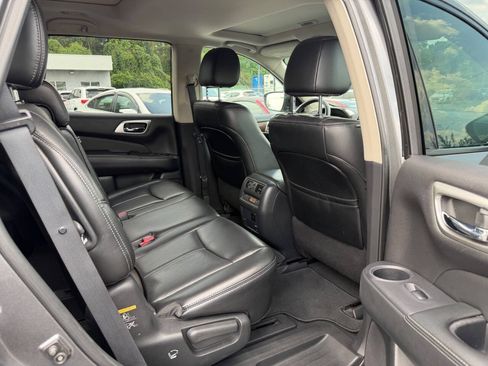 Used 2017 Nissan Pathfinder Platinum w/ Cargo Package AWD/4WD image 14