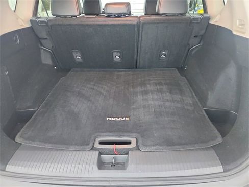 Used 2021 Nissan Rogue SV w/ Premium Package image 39