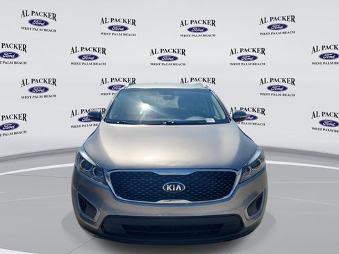 Used 2018 Kia Sorento FWD image 8