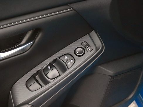Used 2025 Nissan Sentra SV FWD image 11