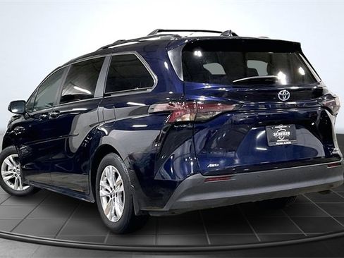 Used 2024 Toyota Sienna XLE w/ XLE Plus Package image 13