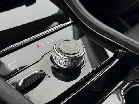 Used 2023 Toyota Camry SE image 10