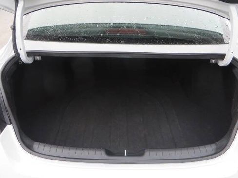 Used 2025 Hyundai Elantra SEL FWD image 13
