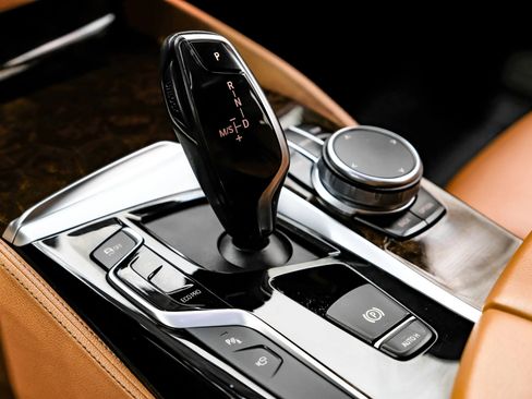 Used 2019 BMW 540i xDrive w/ M Sport Package image 30