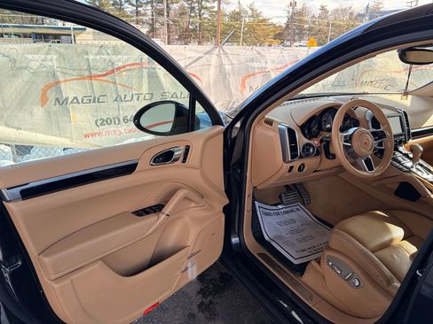 Used 2015 Porsche Cayenne S image 14