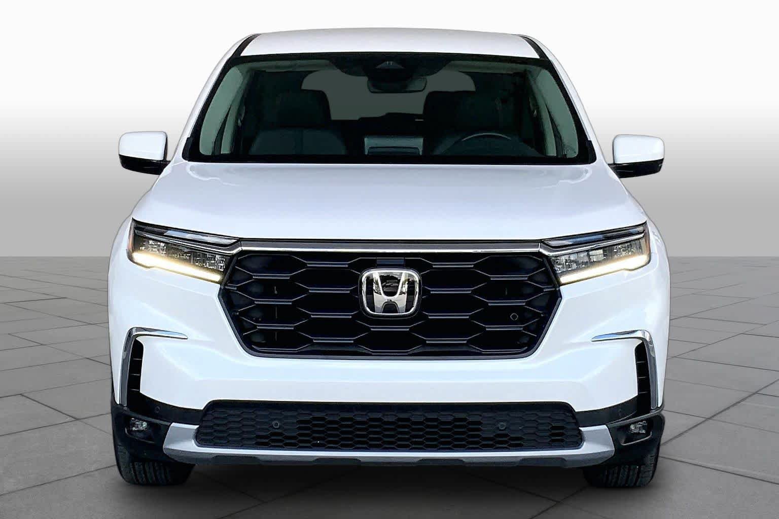 Used 2025 Honda Pilot EX-L image 4