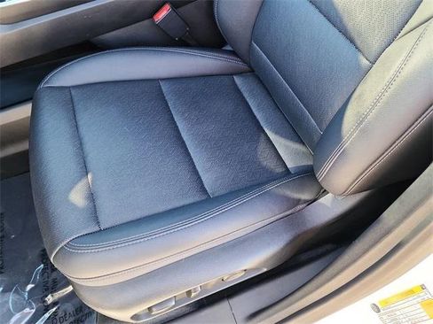 Used 2025 Chevrolet Equinox LT w/ Convenience Package II image 13