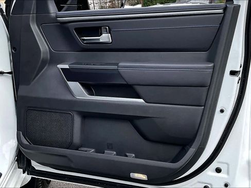 Used 2025 Toyota Sequoia Platinum image 21