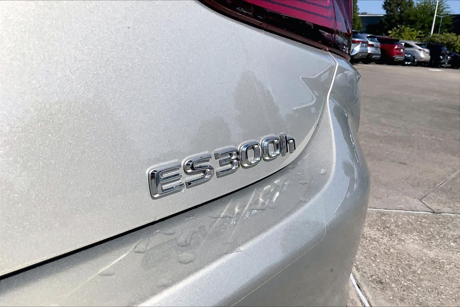 Used 2024 Lexus ES 300h Ultra Luxury w/ Accessory Package (Z2) FWD image 28