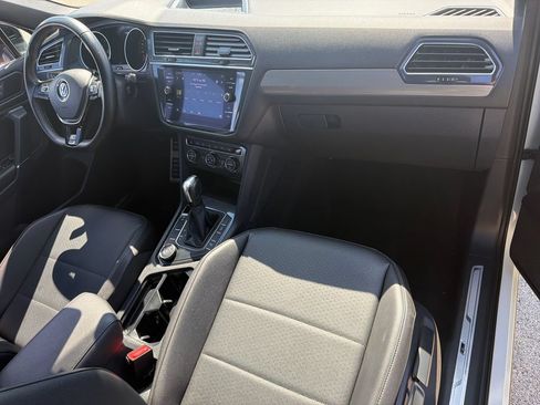 Certified 2020 Volkswagen Tiguan SE R-Line AWD/4WD image 27