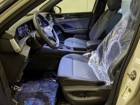 New 2026 Volkswagen Tiguan SE R-Line image 11